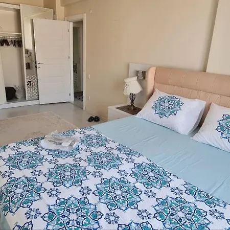عائلية قريبة من المواصلات דירה *